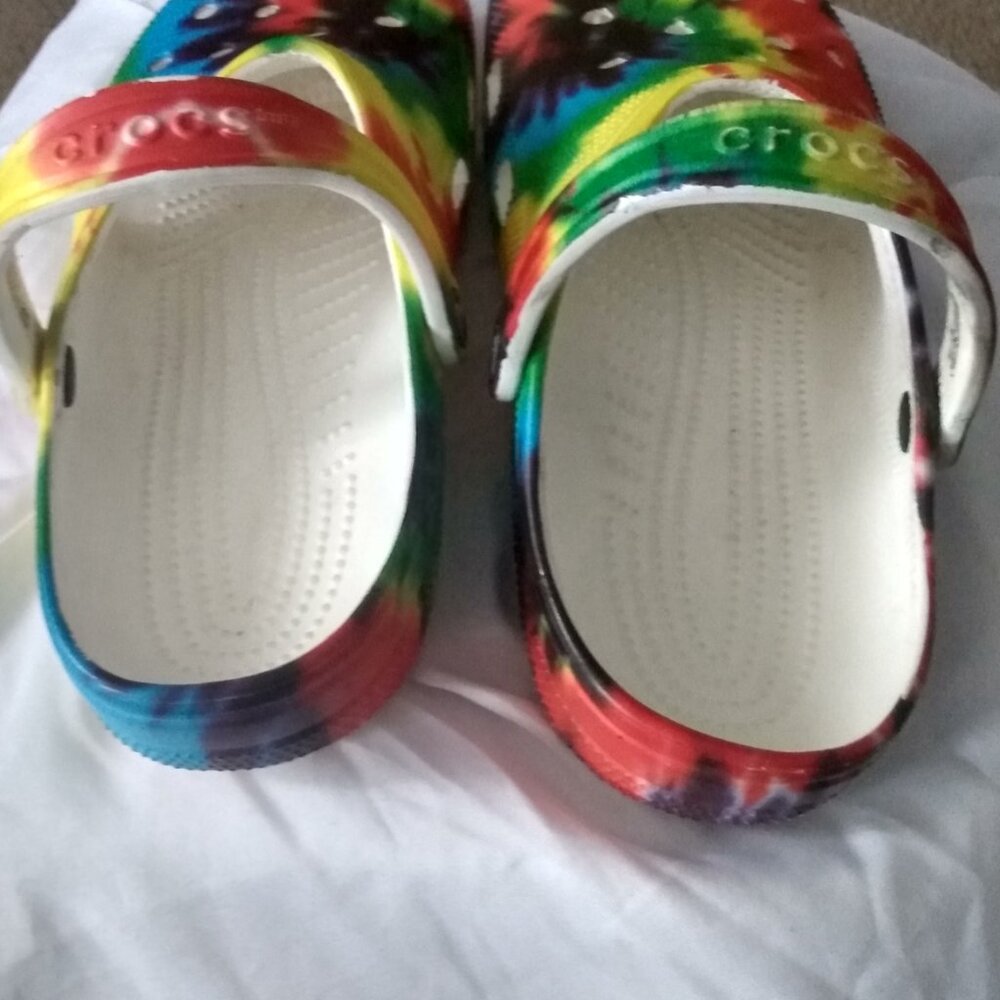 CROCS TIE DYE CLASSIC UNI-SEX WOMEN 12 MEN 10 - Picture 4 of 9